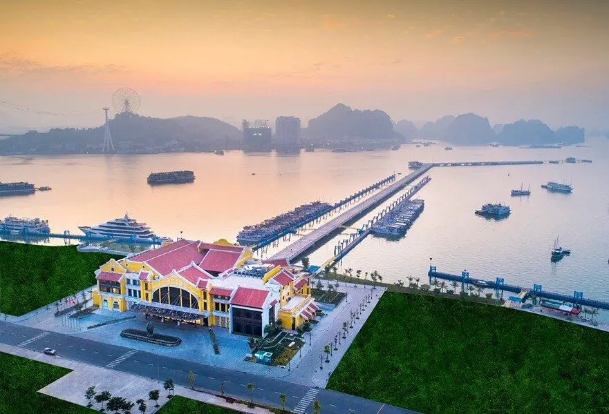 partir hacia la bahía de Halong