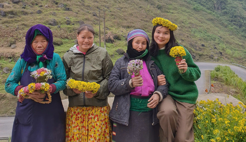 Mulheres Hmong na Passagem de Tham Ma