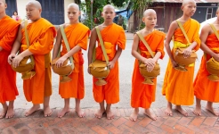 Monaci in Laos