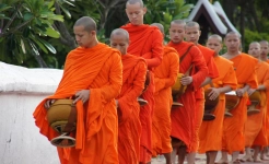 Monaci in Laos