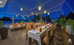Treasure Junk Outdoor Dining