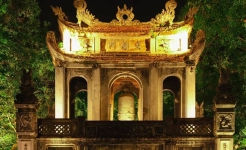 Van Mieu - Gate