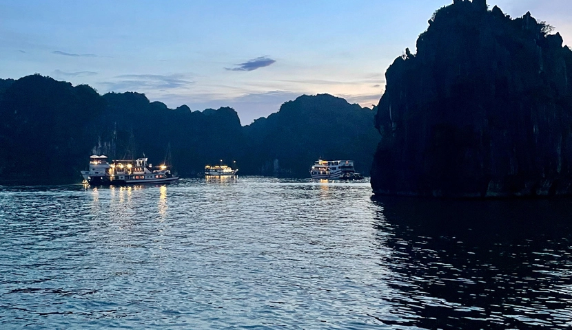 Ainhoa Alos - overnight cruise on Bai Tu Long Bay