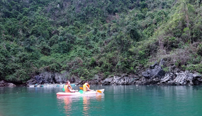 Kayak Halong bay
